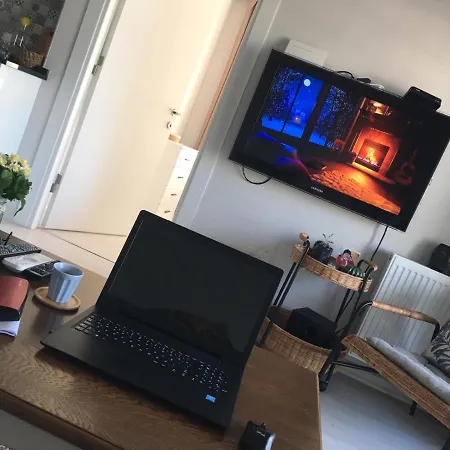 Site Ici Daire, Karsiyaka Sahile Yakin , Lux ,ferah 1+1 Studio. Lägenhet *