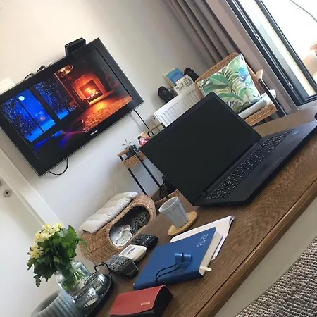 Site Ici Daire, Karsiyaka Sahile Yakin , Lux ,ferah 1+1 Studio. דירה