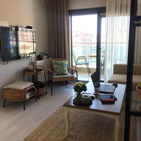 דירה Site Ici Daire, Karsiyaka Sahile Yakin , Lux ,ferah 1+1 Studio. *